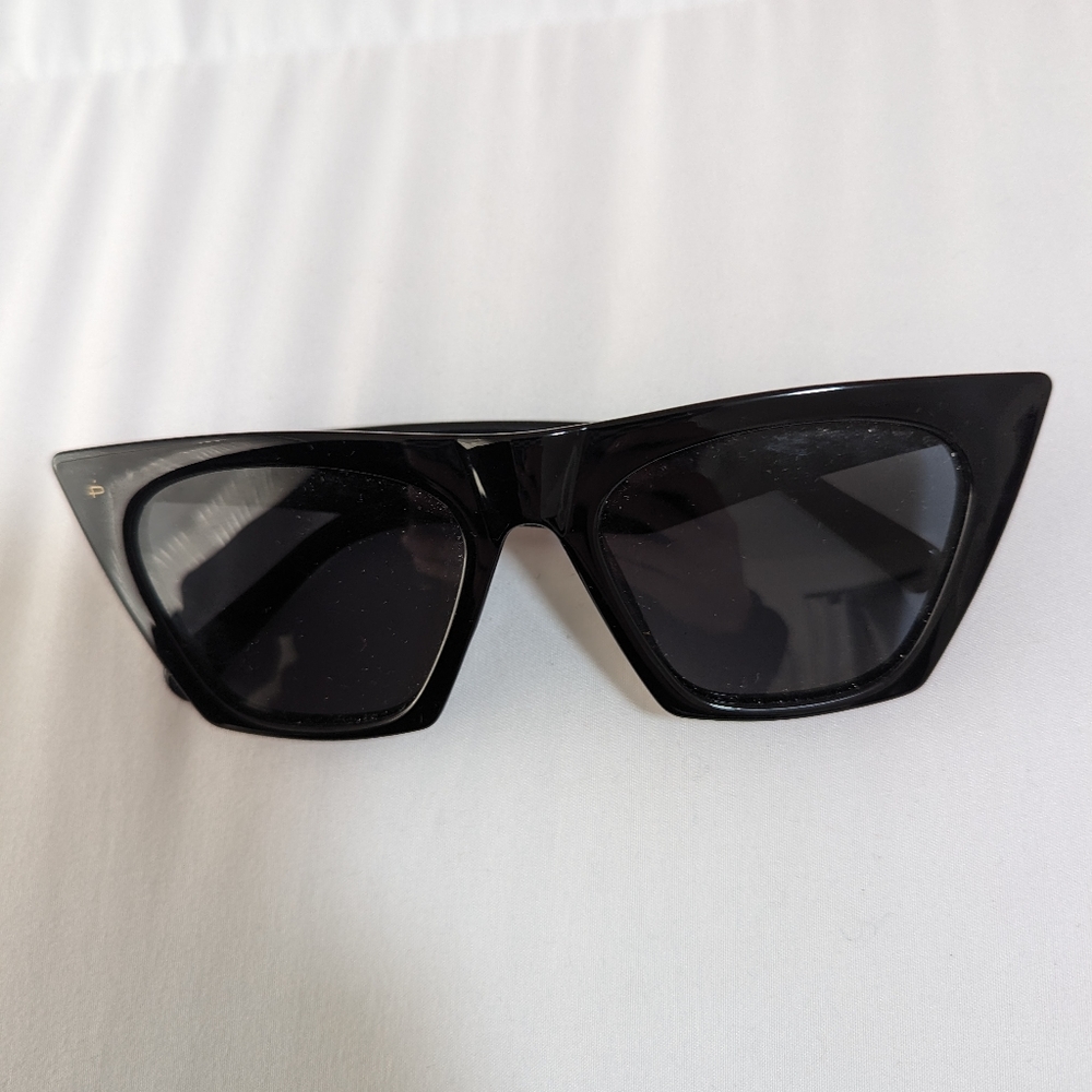 Oversized Cat Eye Sunglasses - Picture 3 of 5
